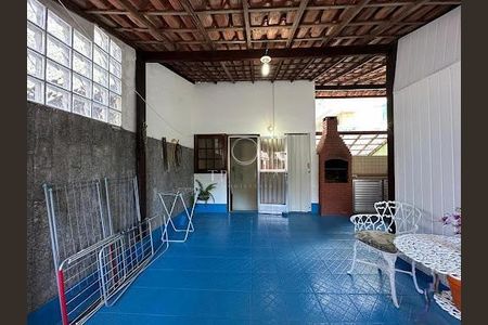 Casa à venda com 108m², 3 quartos e 1 vaga