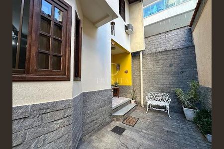 Casa à venda com 108m², 3 quartos e 1 vaga