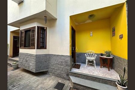 Casa à venda com 108m², 3 quartos e 1 vaga