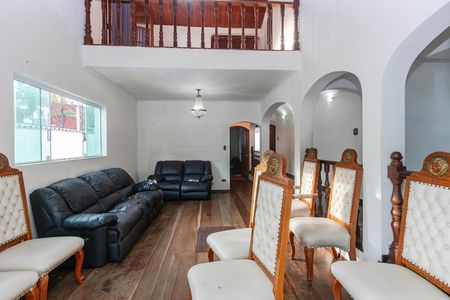 Casa para alugar com 296m², 3 quartos e 3 vagas Casa para alugar com 296m², 3 quartos e 3 vagasSala