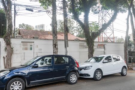 Casa para alugar com 296m², 3 quartos e 3 vagas Casa para alugar com 296m², 3 quartos e 3 vagasFachada
