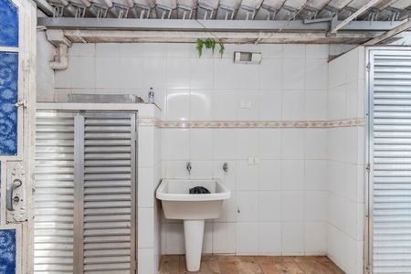 Casa para alugar com 296m², 3 quartos e 3 vagas Casa para alugar com 296m², 3 quartos e 3 vagasLavanderia