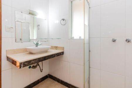 Casa para alugar com 296m², 3 quartos e 3 vagas Casa para alugar com 296m², 3 quartos e 3 vagasBanheiro do Suíte 2