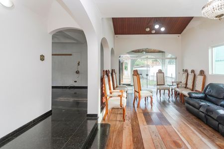 Casa para alugar com 296m², 3 quartos e 3 vagas Casa para alugar com 296m², 3 quartos e 3 vagasSala
