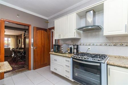 Casa à venda com 200m², 4 quartos e 2 vagas