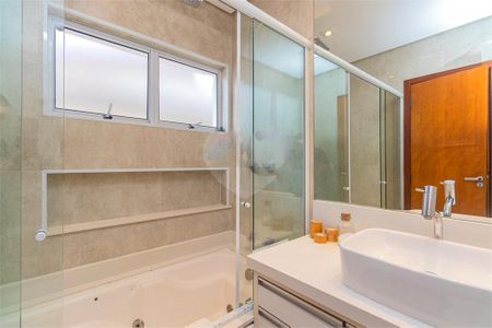 Casa à venda com 200m², 4 quartos e 2 vagas