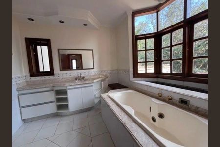 Casa para alugar com 380m², 3 quartos e 4 vagas Casa para alugar com 380m², 3 quartos e 4 vagasBanheiro 1