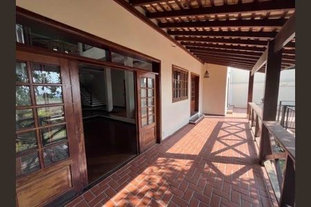 Casa para alugar com 380m², 3 quartos e 4 vagas