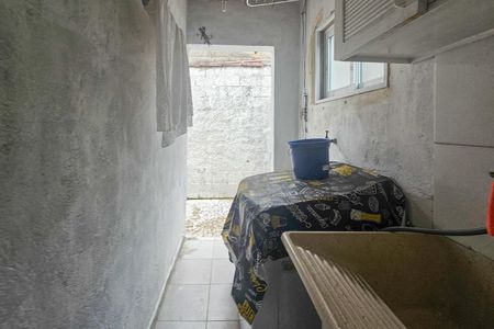 Casa para alugar com 75m², 2 quartos e sem vaga