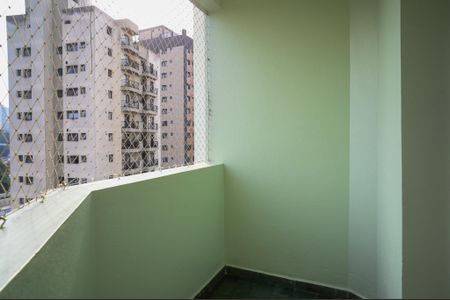 Apartamento à venda com 58m², 2 quartos e 1 vaga Apartamento à venda com 58m², 2 quartos e 1 vagaVaranda