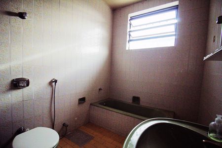 Casa para alugar com 460m², 6 quartos e 4 vagas Casa para alugar com 460m², 6 quartos e 4 vagasBanheiro Social - 1° Piso