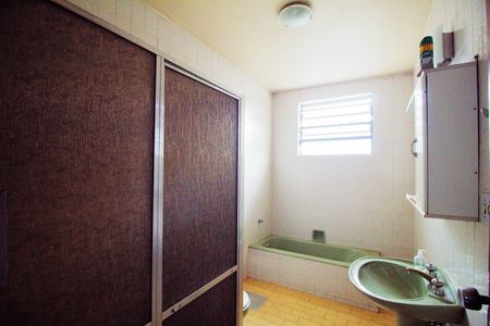 Casa para alugar com 460m², 6 quartos e 4 vagas Casa para alugar com 460m², 6 quartos e 4 vagasBanheiro Social - 1° Piso