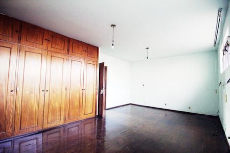 Casa para alugar com 460m², 6 quartos e 4 vagas Casa para alugar com 460m², 6 quartos e 4 vagasSuite 02 - 2° Piso