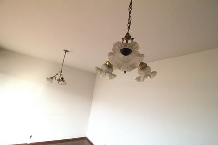 Casa para alugar com 460m², 6 quartos e 4 vagas Casa para alugar com 460m², 6 quartos e 4 vagasSala de Estar 03 - 2° Piso - Lustre