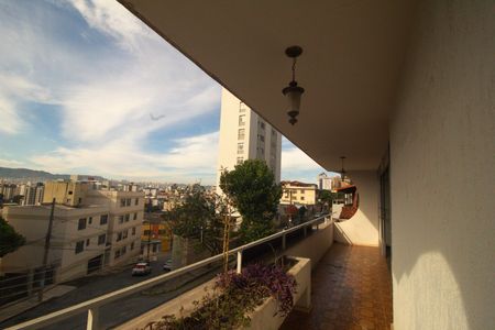 Casa para alugar com 460m², 6 quartos e 4 vagas Casa para alugar com 460m², 6 quartos e 4 vagasVaranda 2° Piso