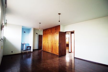 Casa para alugar com 460m², 6 quartos e 4 vagas Casa para alugar com 460m², 6 quartos e 4 vagasSuite 02 - 2° Piso