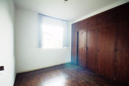 Casa para alugar com 460m², 6 quartos e 4 vagas Casa para alugar com 460m², 6 quartos e 4 vagasQuarto 01 - 1° Piso