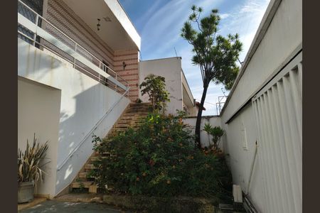 Casa para alugar com 460m², 6 quartos e 4 vagas Casa para alugar com 460m², 6 quartos e 4 vagasQuintal
