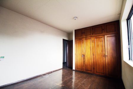 Casa para alugar com 460m², 6 quartos e 4 vagas Casa para alugar com 460m², 6 quartos e 4 vagasQuarto 04- 2° Piso