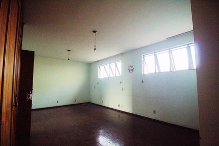 Casa para alugar com 460m², 6 quartos e 4 vagas Casa para alugar com 460m², 6 quartos e 4 vagasSuite 02 - 2° Piso