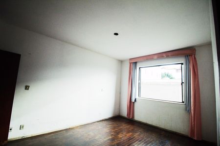 Casa para alugar com 460m², 6 quartos e 4 vagas Casa para alugar com 460m², 6 quartos e 4 vagasSuite 01- 1° Piso