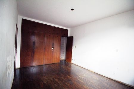 Casa para alugar com 460m², 6 quartos e 4 vagas Casa para alugar com 460m², 6 quartos e 4 vagasSuite 01- 1° Piso