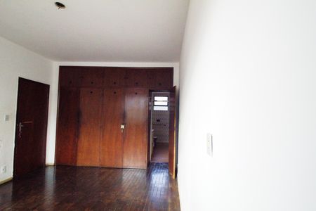 Casa para alugar com 460m², 6 quartos e 4 vagas Casa para alugar com 460m², 6 quartos e 4 vagasSuite 01 - 1° Piso