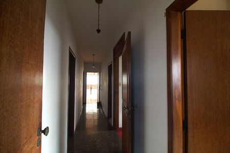 Casa para alugar com 460m², 6 quartos e 4 vagas Casa para alugar com 460m², 6 quartos e 4 vagasCorredor