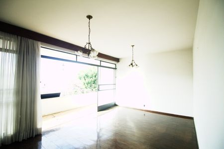 Casa para alugar com 460m², 6 quartos e 4 vagas Casa para alugar com 460m², 6 quartos e 4 vagasSala de Estar 02 - 2° Piso