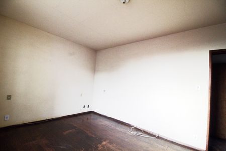 Casa para alugar com 460m², 6 quartos e 4 vagas Casa para alugar com 460m², 6 quartos e 4 vagasQuarto 04- 2° Piso