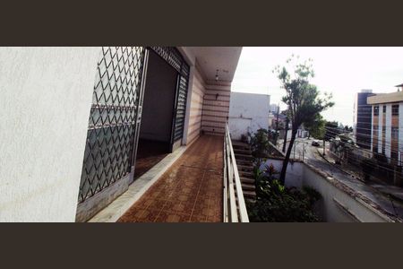 Casa para alugar com 460m², 6 quartos e 4 vagas Casa para alugar com 460m², 6 quartos e 4 vagasVaranda 1° Piso