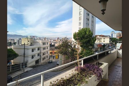 Casa para alugar com 460m², 6 quartos e 4 vagas Casa para alugar com 460m², 6 quartos e 4 vagasVaranda 2° Piso