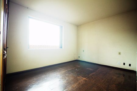Casa para alugar com 460m², 6 quartos e 4 vagas Casa para alugar com 460m², 6 quartos e 4 vagasQuarto 04- 2° Piso