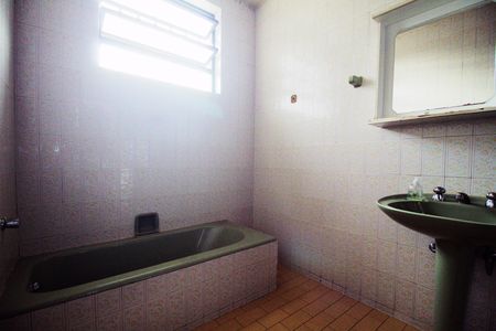 Casa para alugar com 460m², 6 quartos e 4 vagas Casa para alugar com 460m², 6 quartos e 4 vagasBanheiro Social - 1° Piso
