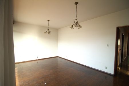 Casa para alugar com 460m², 6 quartos e 4 vagas Casa para alugar com 460m², 6 quartos e 4 vagasSala de Estar 03 - 2° Piso