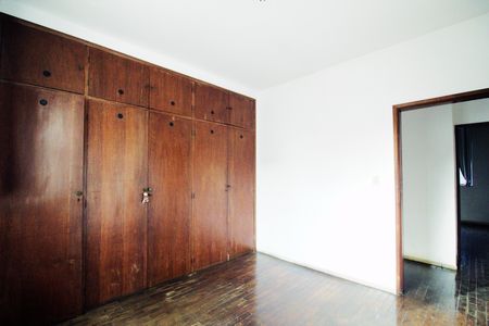 Casa para alugar com 460m², 6 quartos e 4 vagas Casa para alugar com 460m², 6 quartos e 4 vagasQuarto 01- 1° Piso