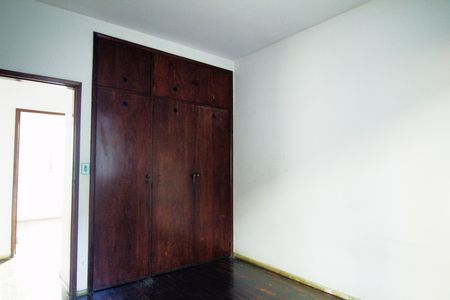 Casa para alugar com 460m², 6 quartos e 4 vagas Casa para alugar com 460m², 6 quartos e 4 vagasQuarto 02 - 1° Piso