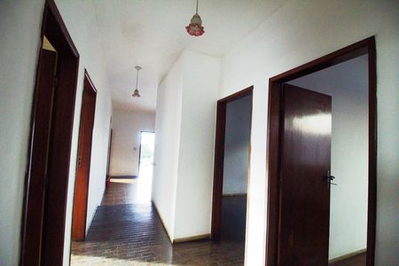 Casa para alugar com 460m², 6 quartos e 4 vagas Casa para alugar com 460m², 6 quartos e 4 vagasCorredor - 1° Piso