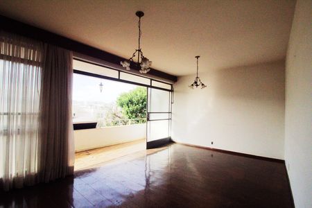 Casa para alugar com 460m², 6 quartos e 4 vagas Casa para alugar com 460m², 6 quartos e 4 vagasSala de Estar 02 - 2° Piso