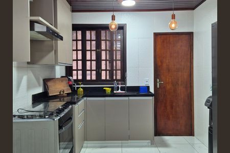 Casa de condomínio para alugar com 57m², 2 quartos e 6 vagas