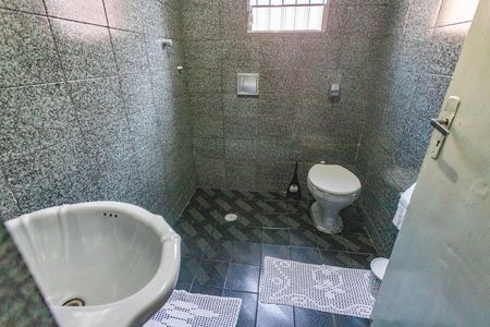 Casa à venda com 102m², 2 quartos e 2 vagas Casa à venda com 102m², 2 quartos e 2 vagasBanheiro social 2