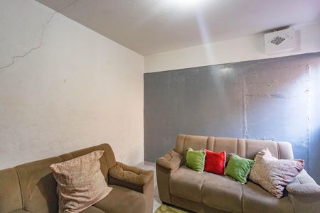 Casa à venda com 102m², 2 quartos e 2 vagas Casa à venda com 102m², 2 quartos e 2 vagasSala