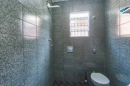 Casa à venda com 102m², 2 quartos e 2 vagas Casa à venda com 102m², 2 quartos e 2 vagasBanheiro social 2