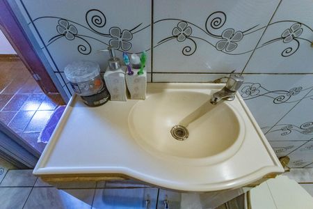 Casa à venda com 102m², 2 quartos e 2 vagas Casa à venda com 102m², 2 quartos e 2 vagasBanheiro social
