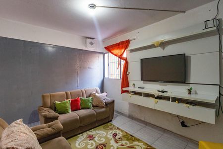 Casa à venda com 102m², 2 quartos e 2 vagas Casa à venda com 102m², 2 quartos e 2 vagasSala