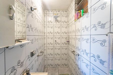 Casa à venda com 102m², 2 quartos e 2 vagas Casa à venda com 102m², 2 quartos e 2 vagasBanheiro social