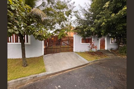 Casa de condomínio para alugar com 350m², 6 quartos e 6 vagas Casa de condomínio para alugar com 350m², 6 quartos e 6 vagasFachada