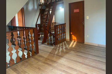 Casa de condomínio para alugar com 350m², 6 quartos e 6 vagas Casa de condomínio para alugar com 350m², 6 quartos e 6 vagasHall Íntimo