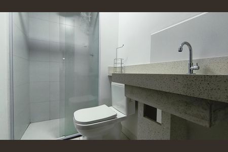 Banheiro de kitnet/studio para alugar com 1 quarto, 25m² em Ipiranga, São Paulo