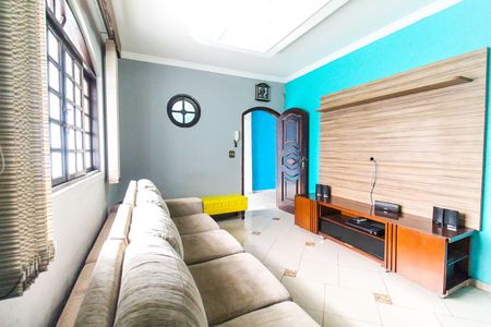 Casa à venda com 150m², 3 quartos e 3 vagas Casa à venda com 150m², 3 quartos e 3 vagasSala